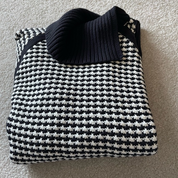 Liz Claiborne Black/White long sleeve cotton/acrylic sweater. Size Large. - Picture 6 of 12